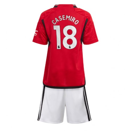 Otroški Nogometni dresi Manchester United Casemiro #18 Domači 2023-24 Kratek Rokav (+ Kratke hlače)